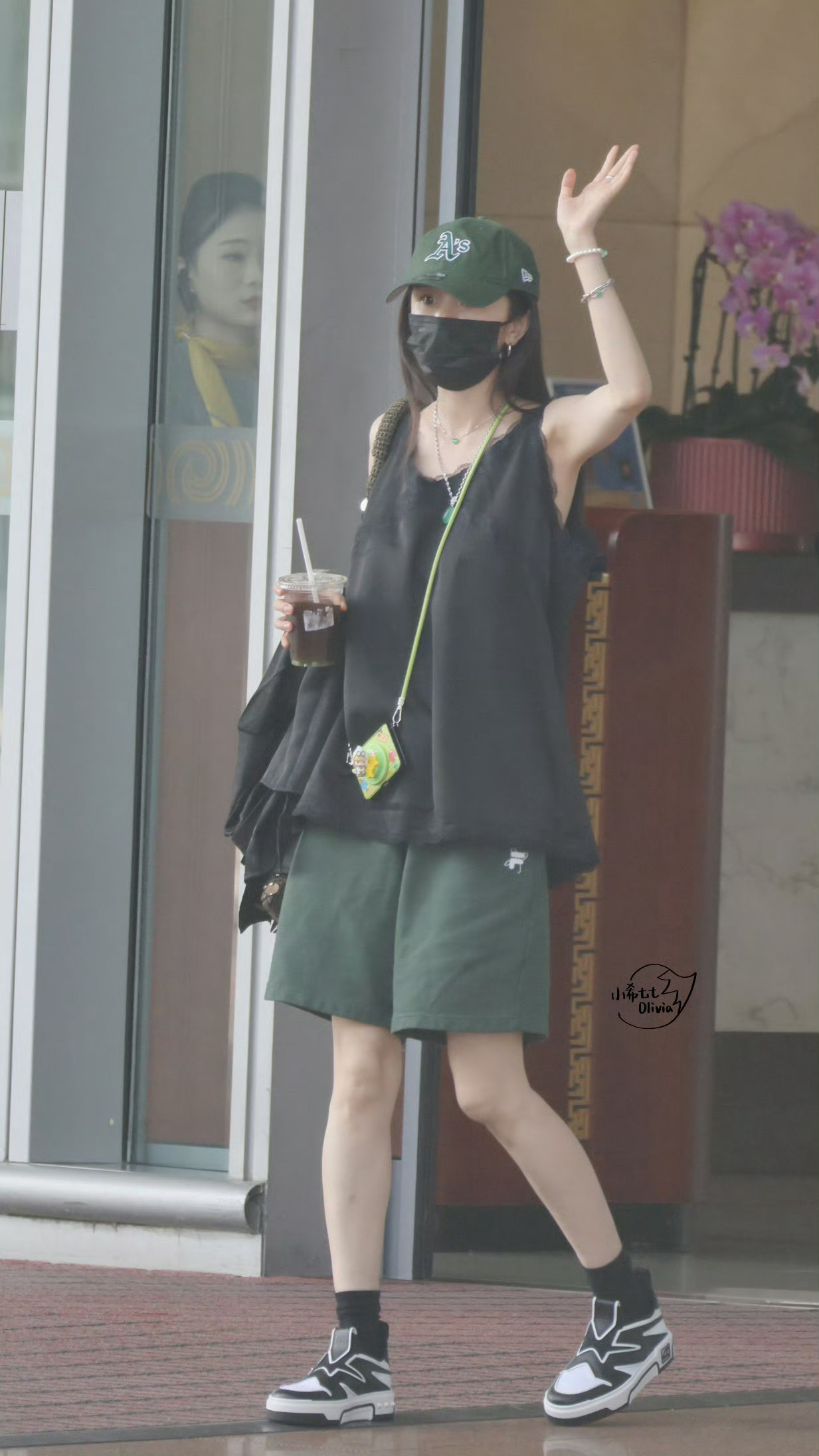 杨幂库迪咖啡全球品牌代言人杨幂 应该是羽衣甘蓝美式～[柯基]（虽然标签没了，但挺