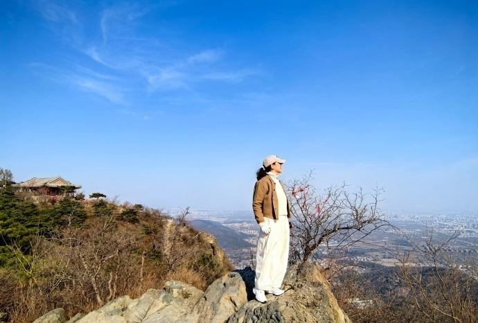 北京今天天气超棒，17 到 4 度大晴天，空气也给力。故地重游必须纪念！携手同行