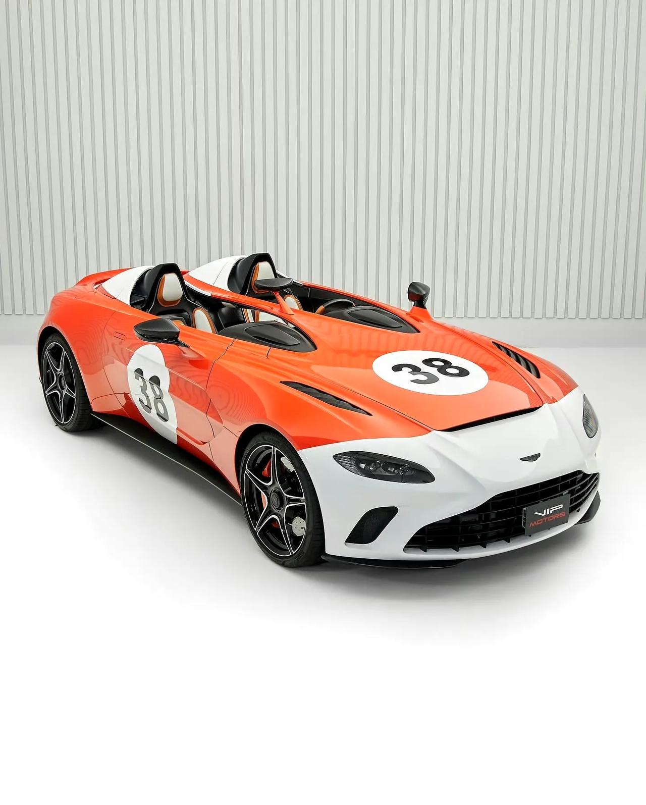 阿斯顿·马丁V12 Speedster（限量版1/88）
