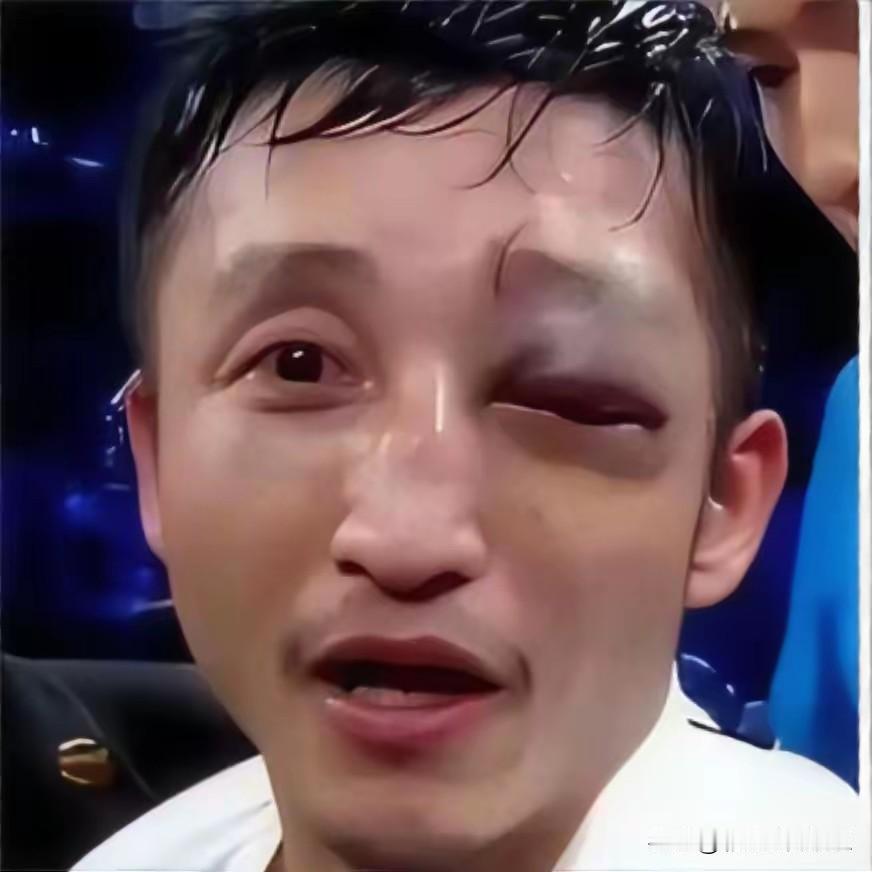 我无法理解妻子看到丈夫在台上被打成这样，她在台下抱着孩子呐喊助威是什么心态，正常