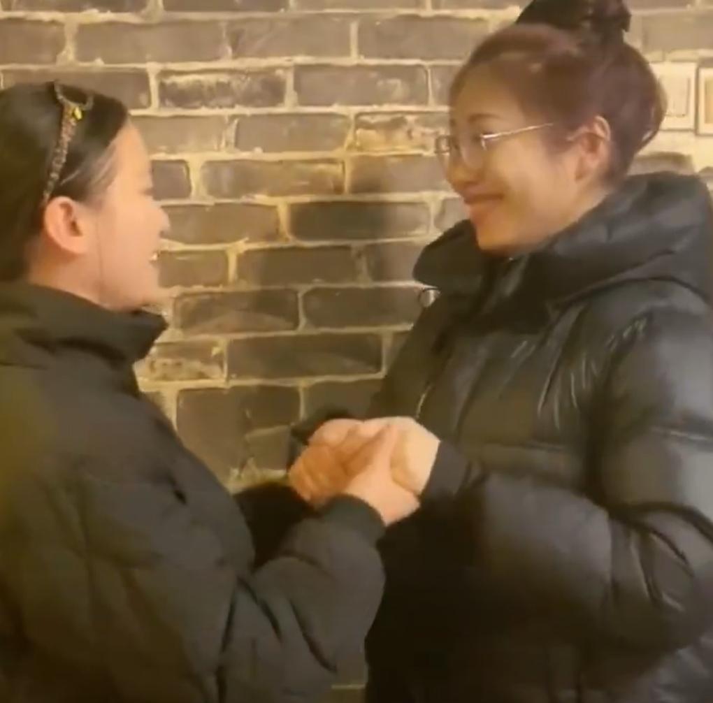 2026年4月8日，四川成都，一场跨越8年的相见，让两个素未谋面却早已把彼此放在