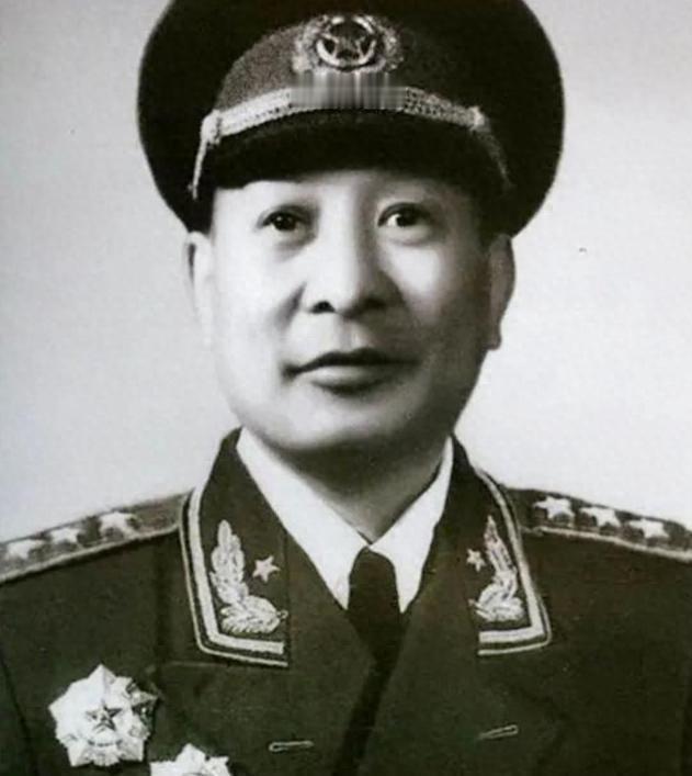 副主任钟期光遭殴，王必成盛怒下要处死打人者，钟期光却坚决反对这一做法
1947年
