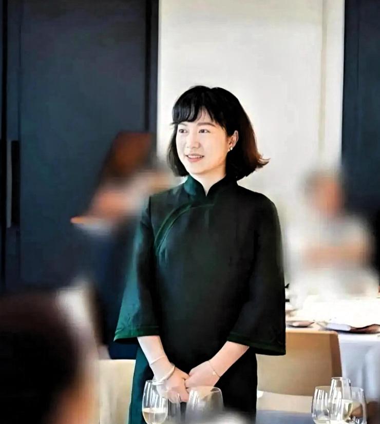 杨振宁这波安排，
才是真的替翁帆想长远了！
把清华别墅的永久居住权留给翁帆，
看