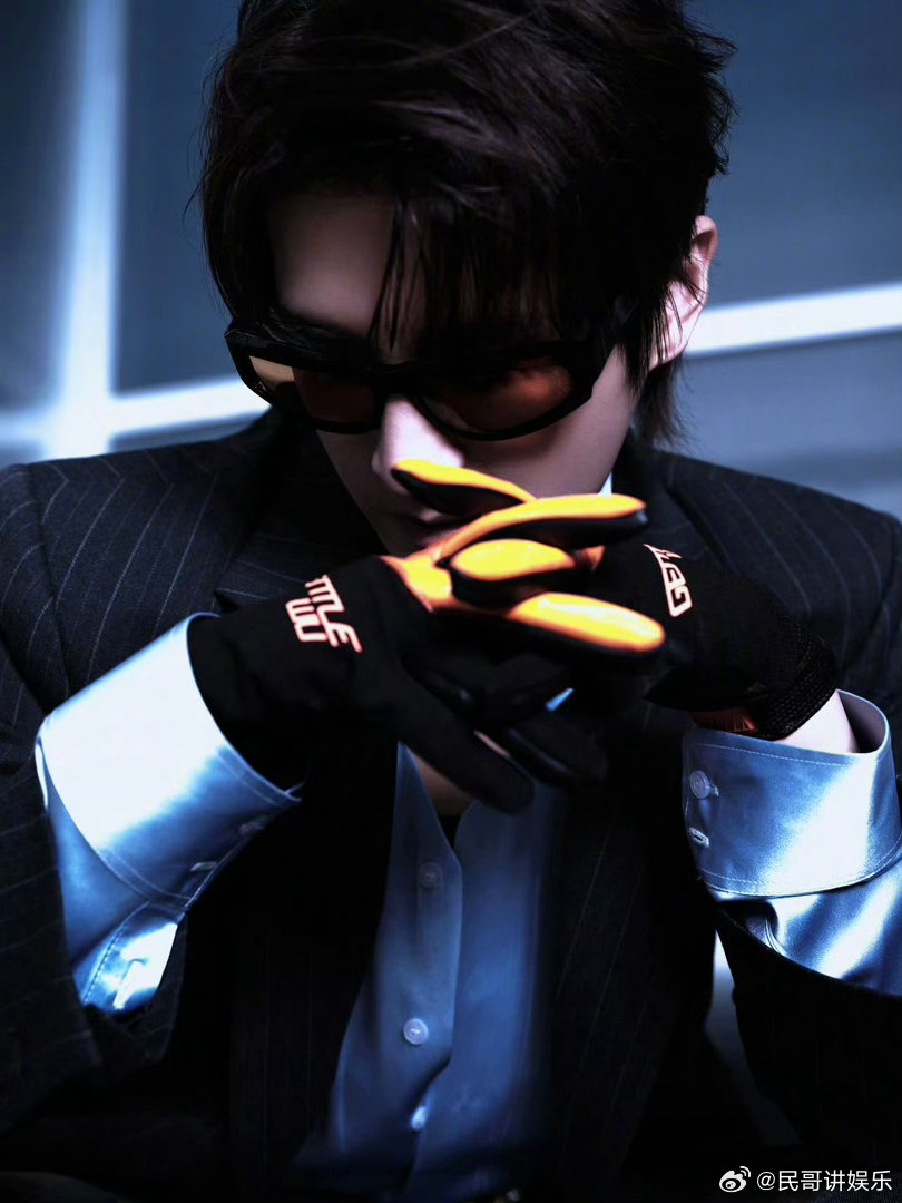 张远连夜闪现超级巅峰之夜张远我是谁我在哪 连夜从苏州到杭州，张远太拼了！黑色风衣