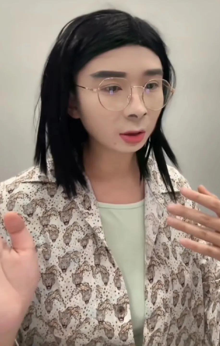 还敢模仿催丽丽，就没有想过，惹火了小仙女，又得想办法告你。
虽然不喜欢催丽丽，但