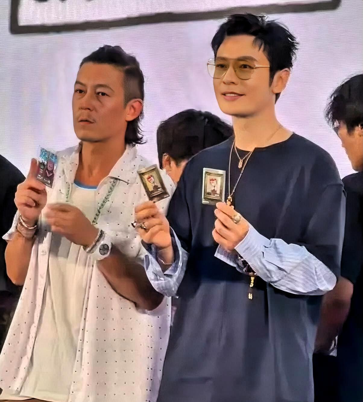 黄晓明把48岁的脸磨成18岁的壳往陈冠希旁边一站，陈冠希连胡子都没剃。

一个白