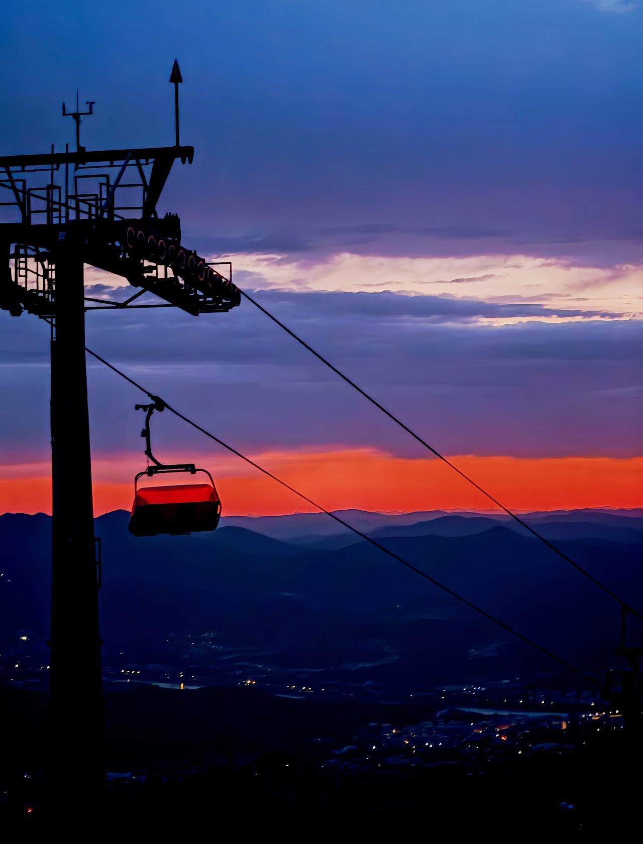 打算去吉林万科松花湖景区看云海，
网上一顿攻略，看起来一点也不难！
打算坐缆车?