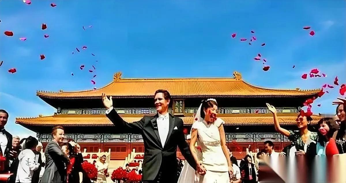 我最近总琢磨，什么叫“胸口堵得慌”？

前儿路过小区门口的便利店，老板举着大喇叭