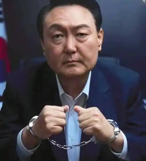 8月7日，韩国首尔拘留所上演了一场“现实版动作片”。

特检组带着法院签发的逮捕
