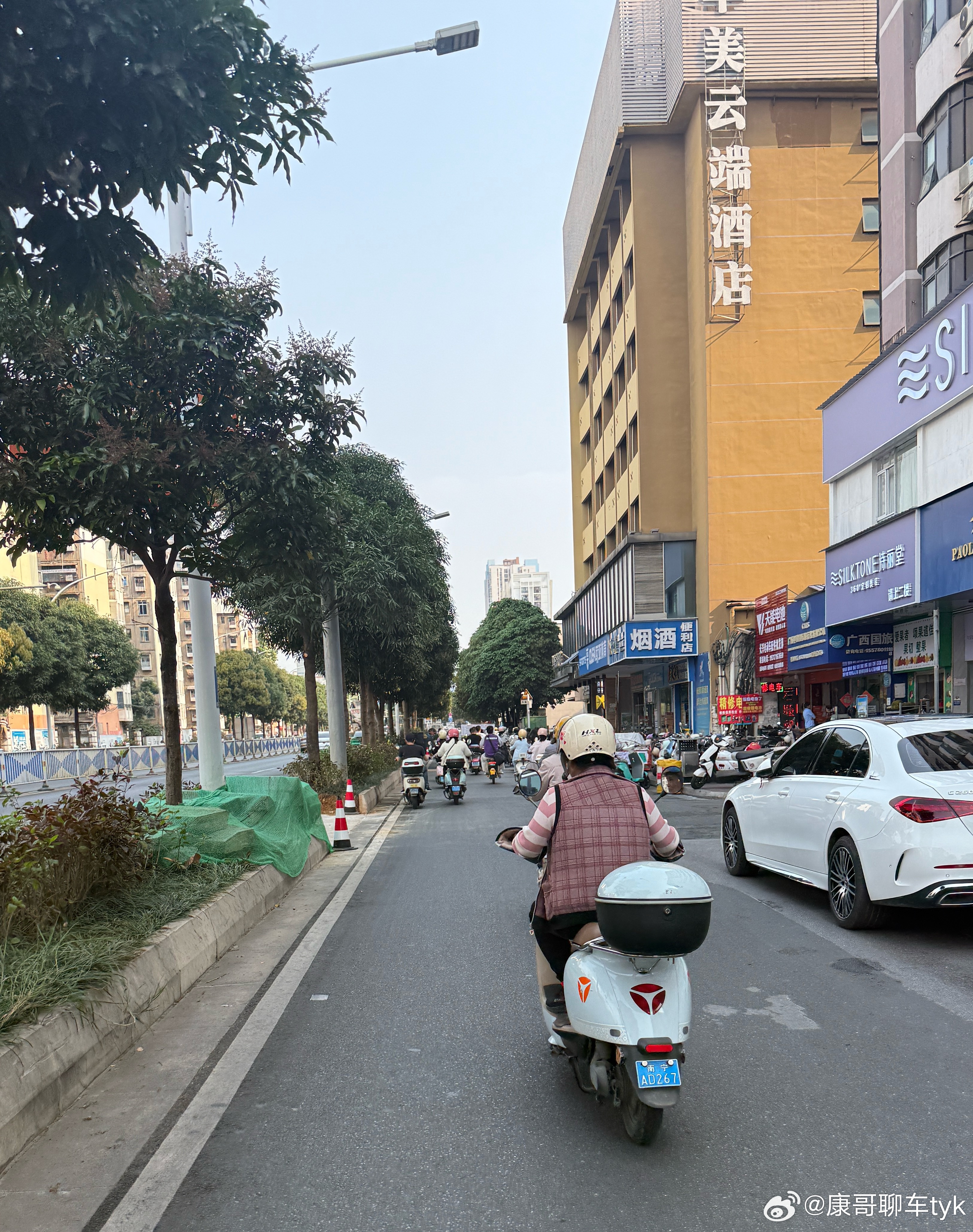 在南宁小道上扫个共享电单车骑骑，贼舒服贼放松大v聊车日常分享 南宁