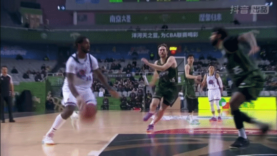 山东男篮外援和主教练都被驱逐山东男篮现在是一群雇佣军！像曹振华，孙杰，吴轲这样的