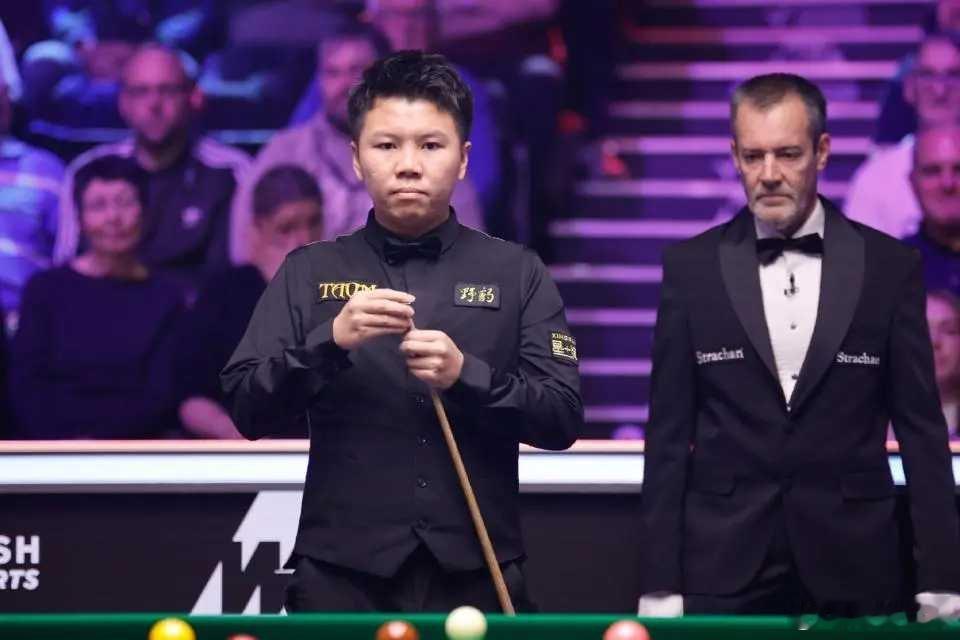 逆转破咒！周跃龙首胜奥沙利文 中国军团7人跻身英锦赛16强 北京时间12月3日凌