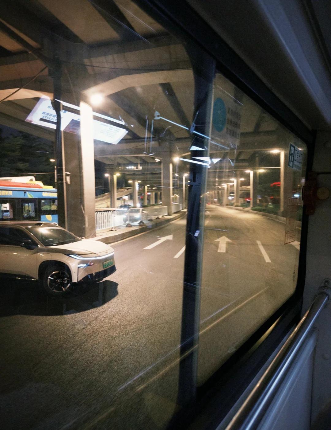 荔湾区犀飞利啊
荔湾区真系犀飞利啊…清完蚊冇嘢做了，又开始搞天台违规搭建，西关老