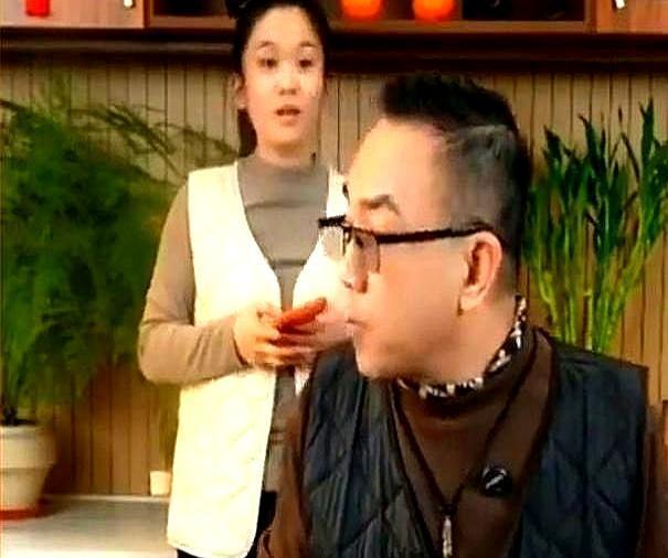 “小黑胖子”、“下三滥”！
骂声穿透屏幕，直指德云社班主。
所有人都等他郭德纲跳