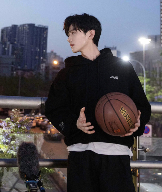 2025年热门剧集白敬亭的现偶还是太权威了 白敬亭的现偶还是太权威了，难哄和桑延