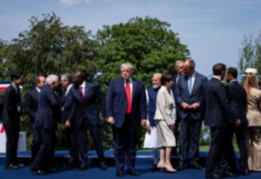 泽连斯基这趟 G7 算是白来了！6 月 16 日法国峰会现场，乌总统抱着求援的心