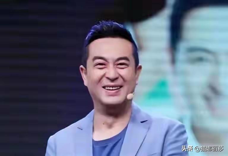 张嘉译成功了
他妻子王海燕一直站在他身边
他的前妻杜珺却没有人提起
有的人和你在