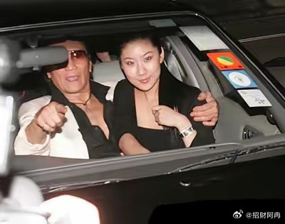 谢贤离世后众人悼念，张柏芝无文字发声仅换黑头像，安静举动收获全网好评老牌艺人谢贤