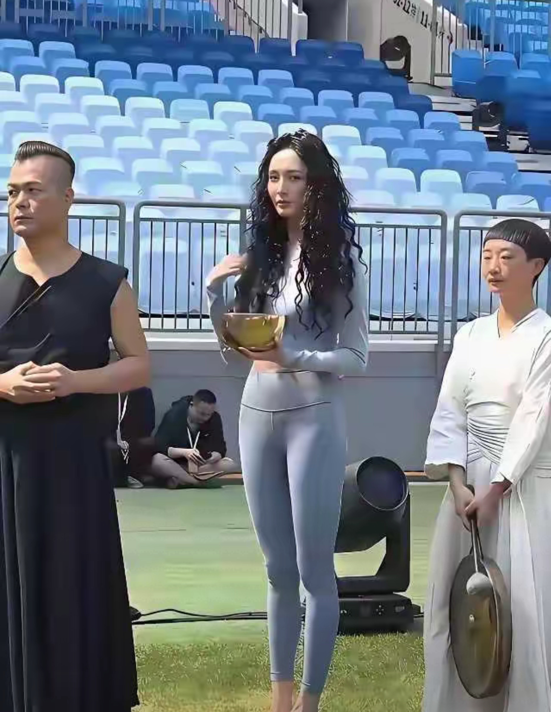 始终不明白她一直不温不火 