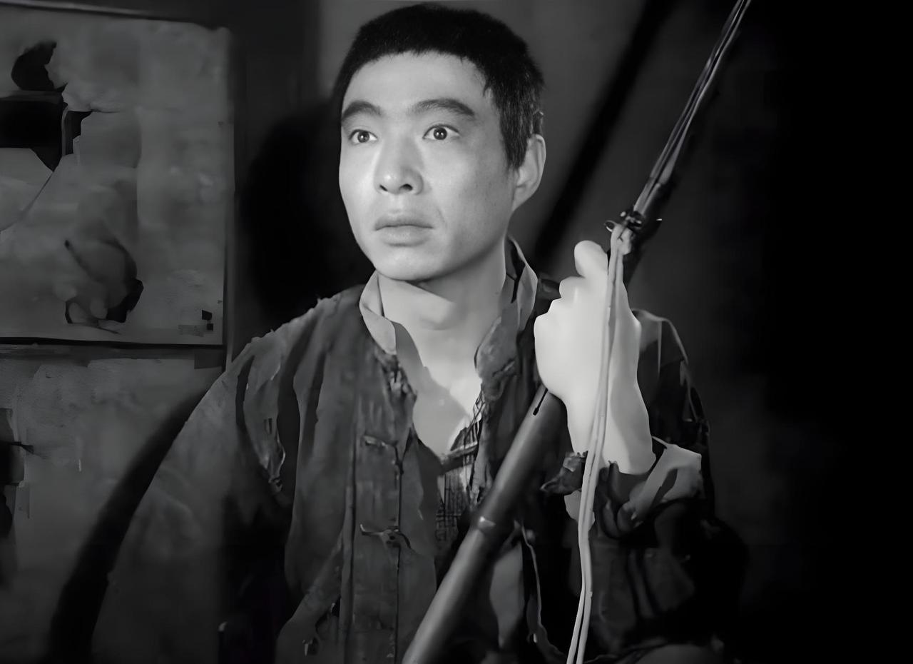 李辉健在电影《苦菜花》（1965年）中饰演德刚

李辉健在片中扮演冯大娘的长子德
