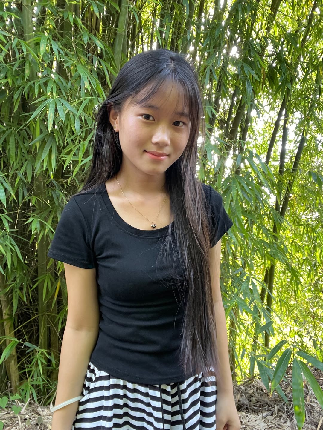 腼腆害羞内向社恐文静小女生 ​​​