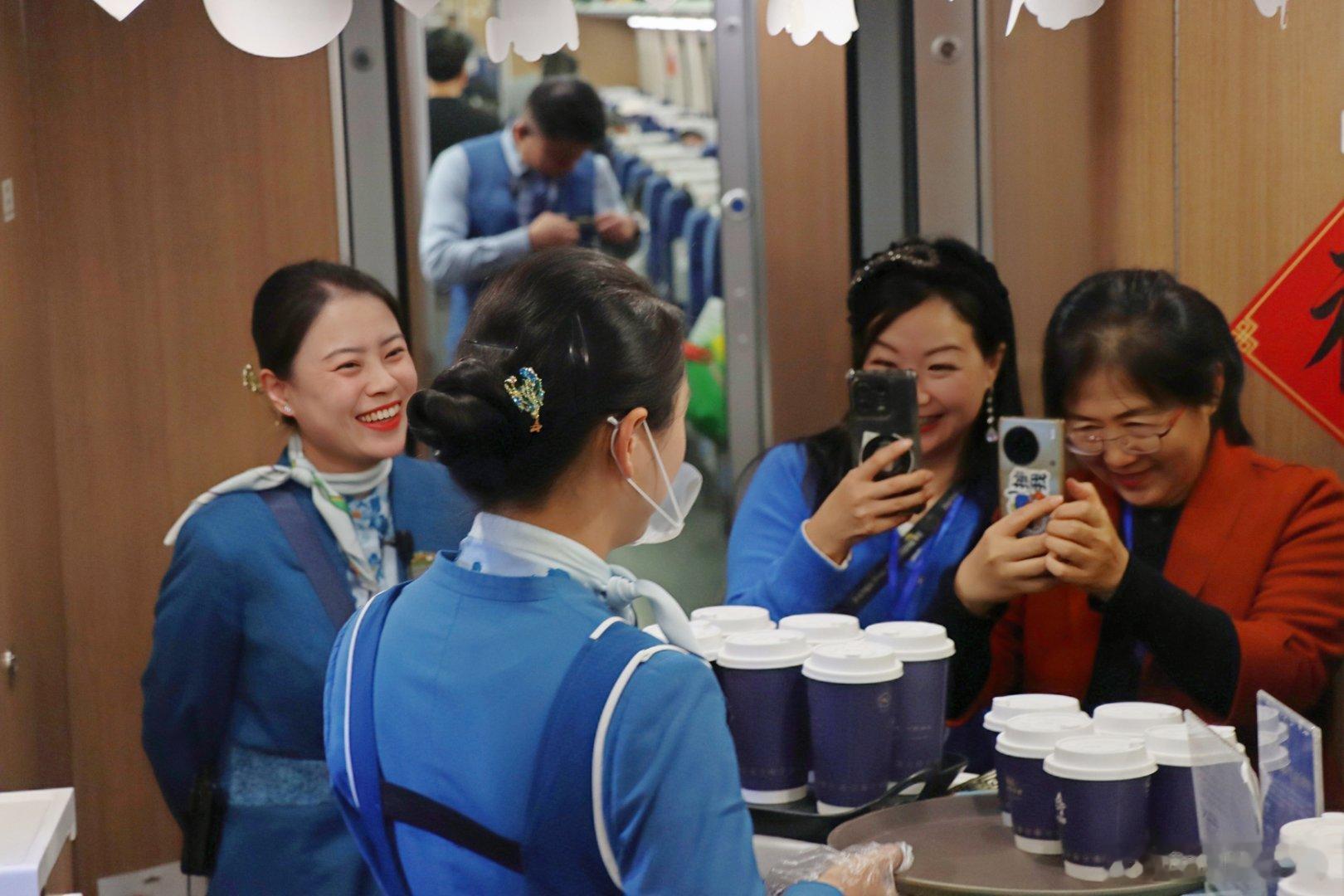 中老铁路上的经济密码一条钢铁纽带正重塑区域经济地理，将内陆腹地与广阔市场紧密连接