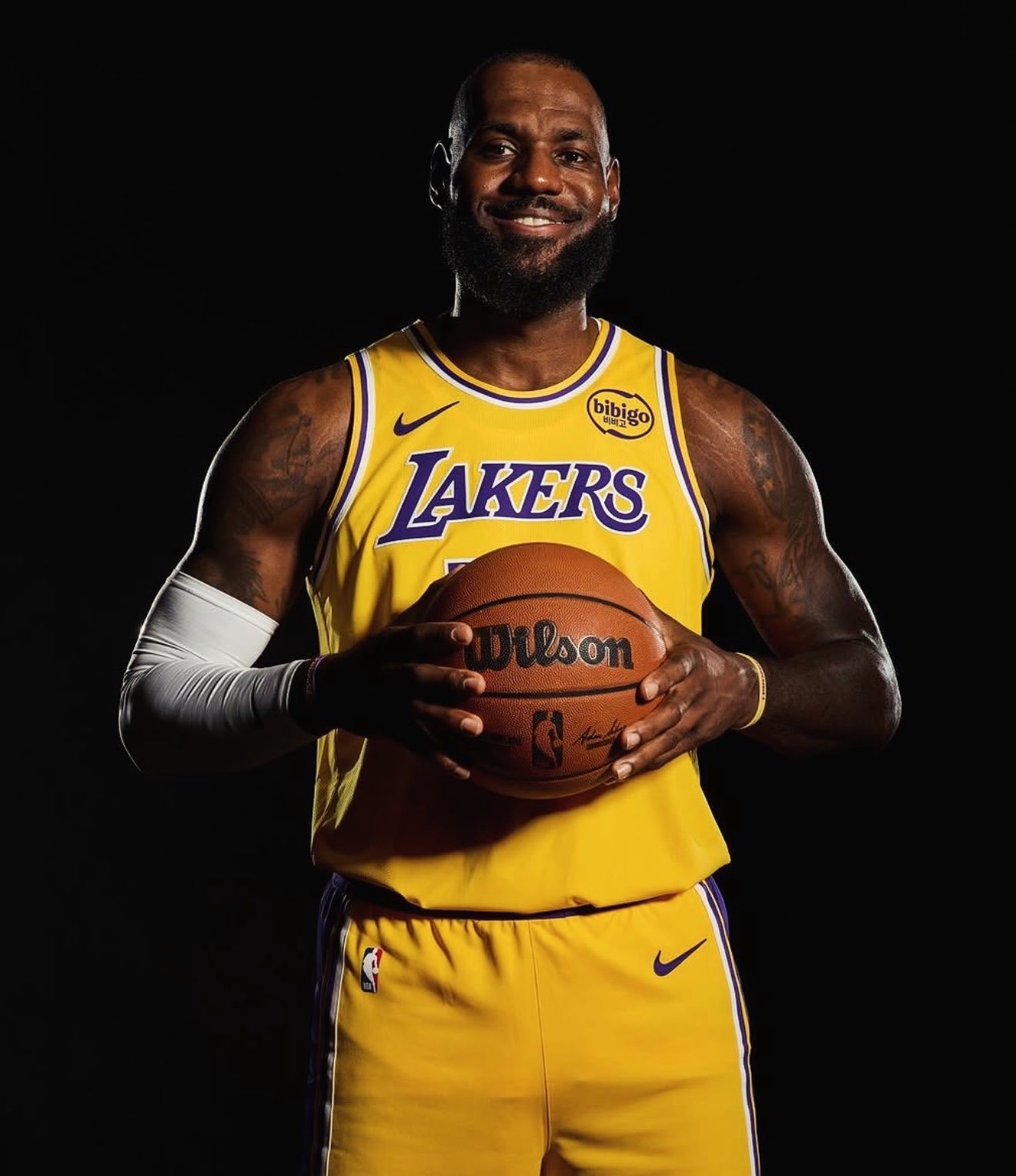 詹姆斯的第23个常规赛，大家怎么评价呢？——一共出战60场——场均登场33.2分