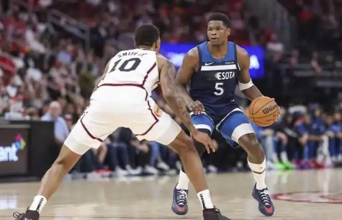 森林狼队似乎和火箭队颇有渊源。要知道，火箭队之前的8连胜是在加时赛不敌森林狼队之