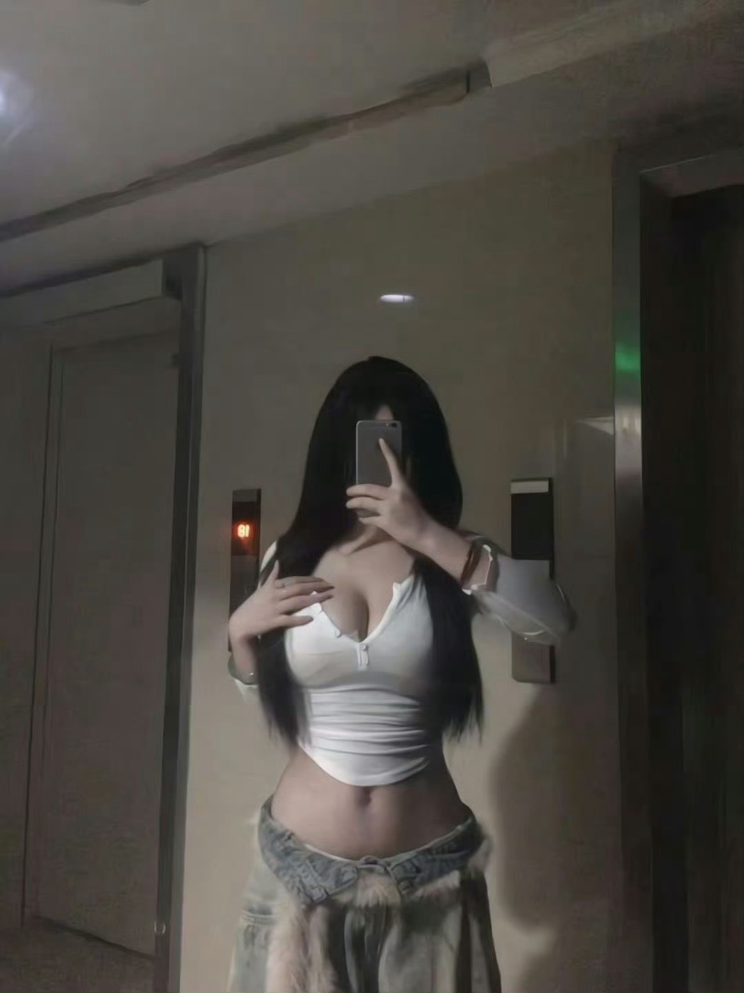 每次想起你 眼角总是激起泪花 我还是舍不得你 ​​​