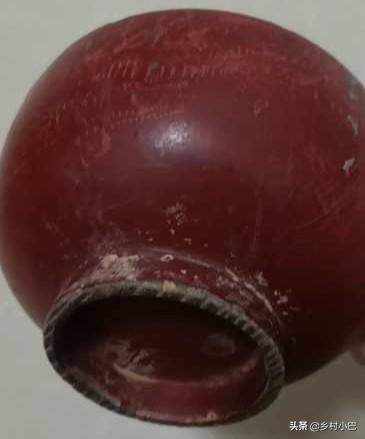 几年前翻出来的黄花梨制品，是个饭碗和一双筷子，那时候值几千块钱，是老物件大几十年