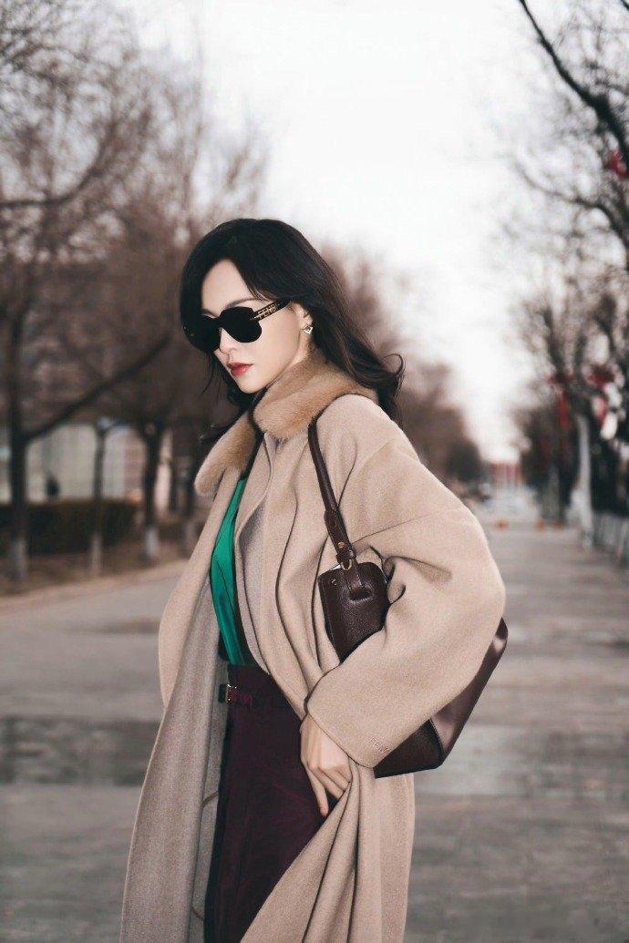 唐嫣老钱风造型闪耀米兰～太美了！ 