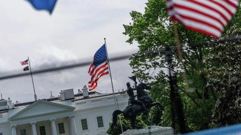 到底谁在服软，白宫释放消息称，美国的谈判代表维特科夫和库什纳，很快将飞往巴基斯坦