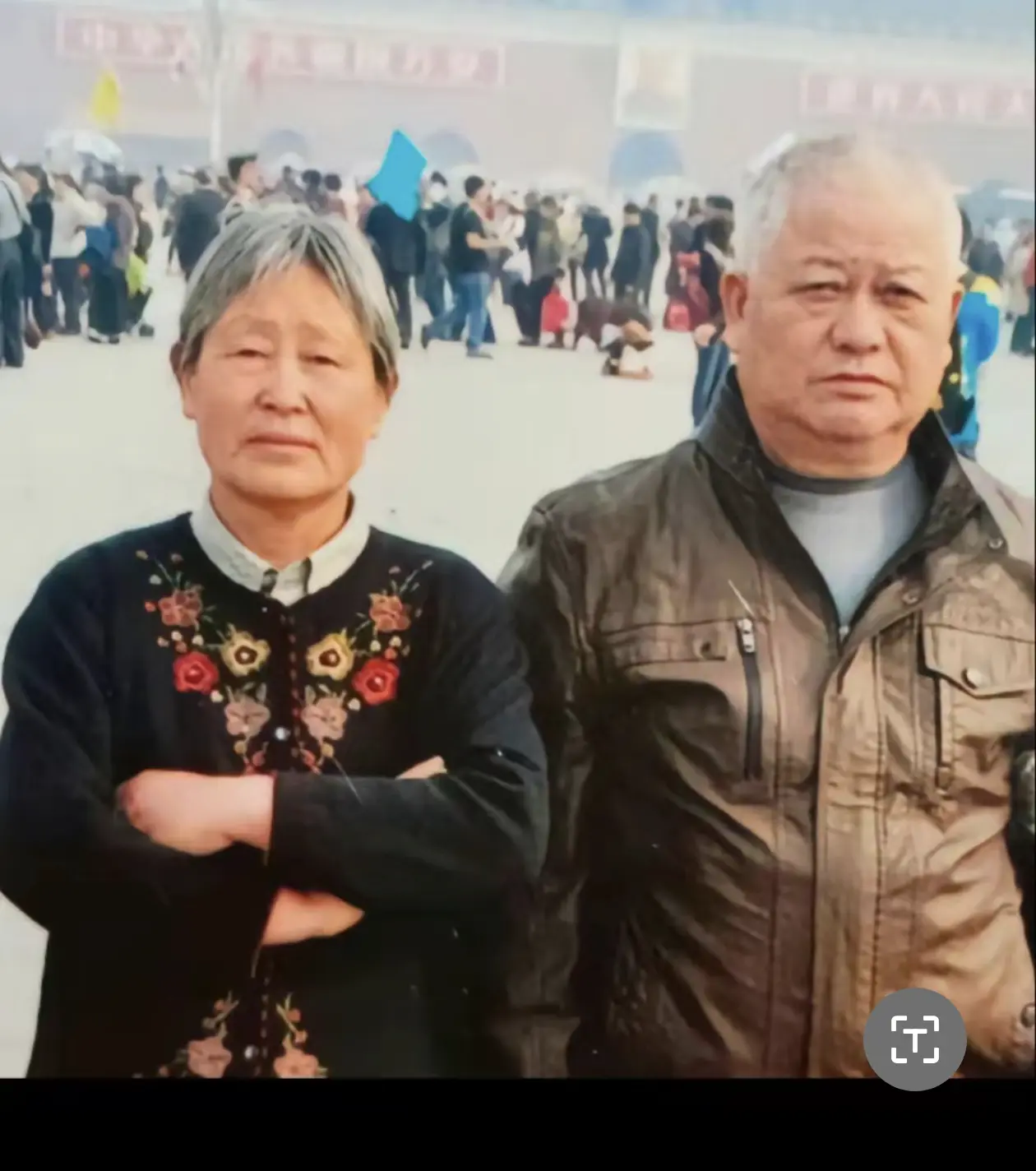 我的老爸老妈 我想你们了，很想很想……你们还好吗😭 三天两头的梦到你...