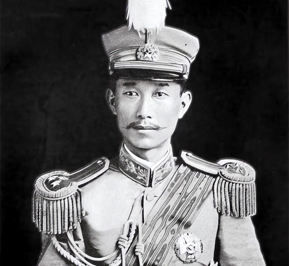 蔡锷是民国时期匡扶社稷的重要人物，年仅34岁便因病去世。

这个带领云南军民扛起