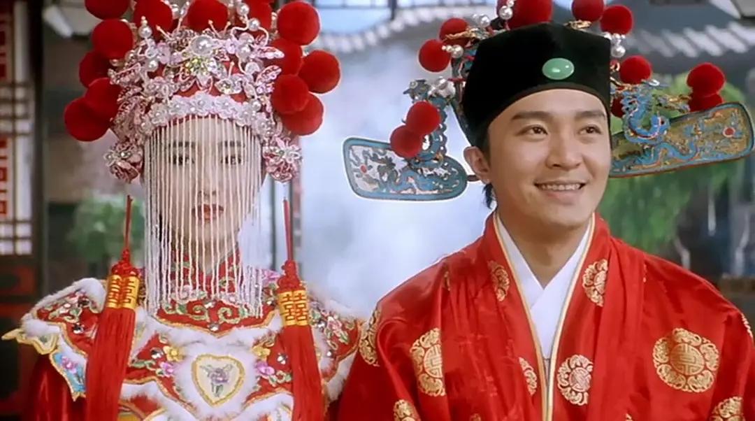 我第一次看周星驰 的电影，是他和巩俐主演的《唐伯虎点秋香》，初次见识到无厘头的搞