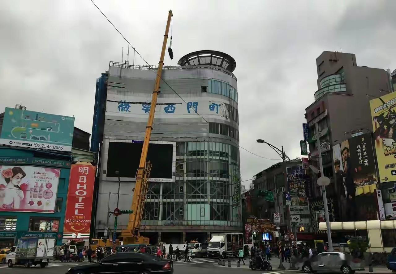 台湾将普发一万（台币），不同以往大陆网络上羡慕的声音小了…[捂脸]
因为大家都看