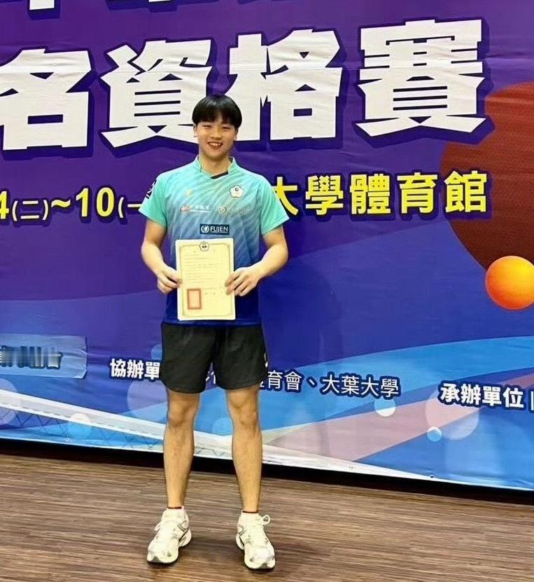 难得见笑得这么开心的佑安[赢牛奶] ​​​