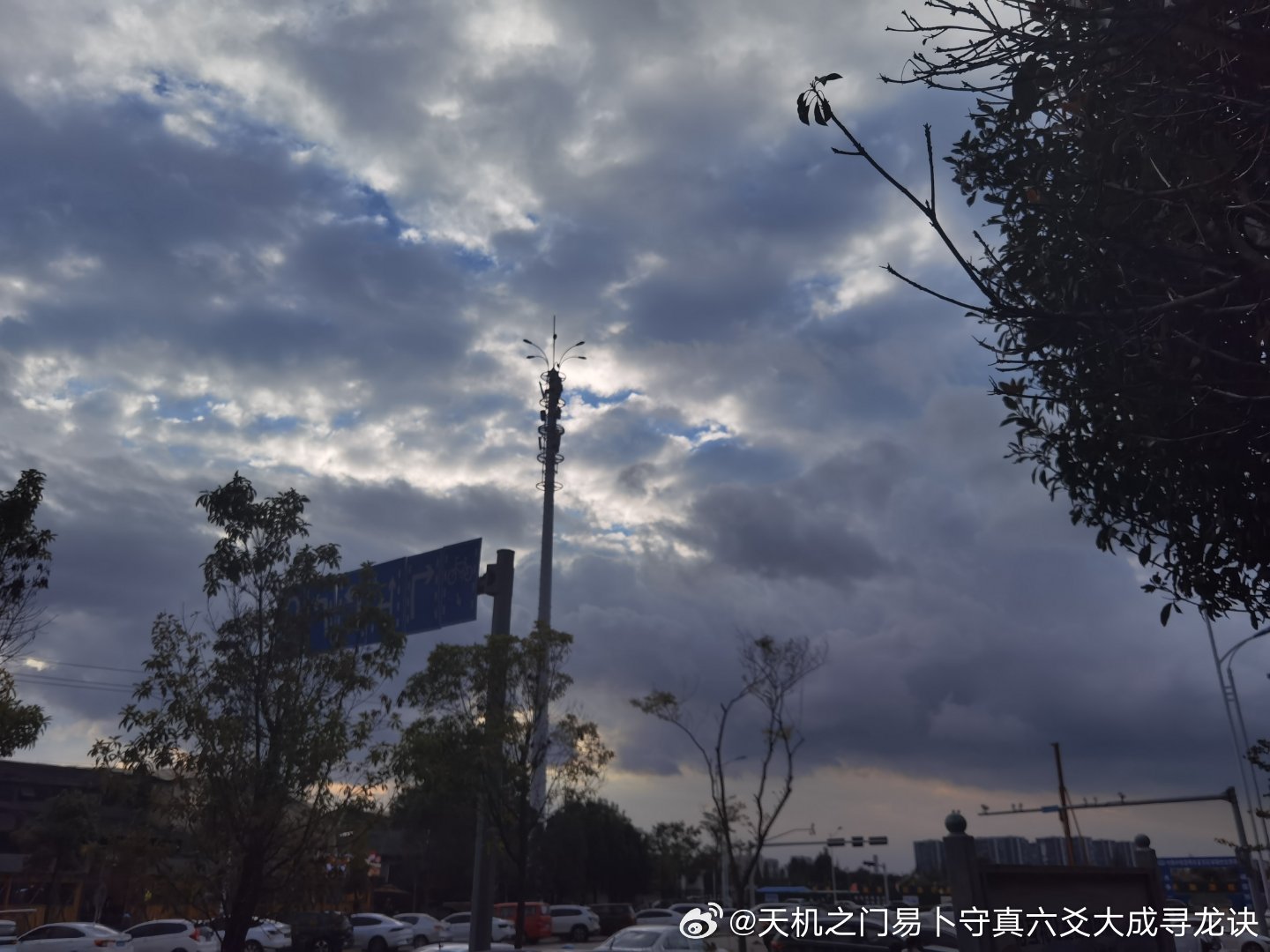 每个人的事业，都会经历无人问津的低谷期。努力看不到成果、坚持得不到回报、付出无人