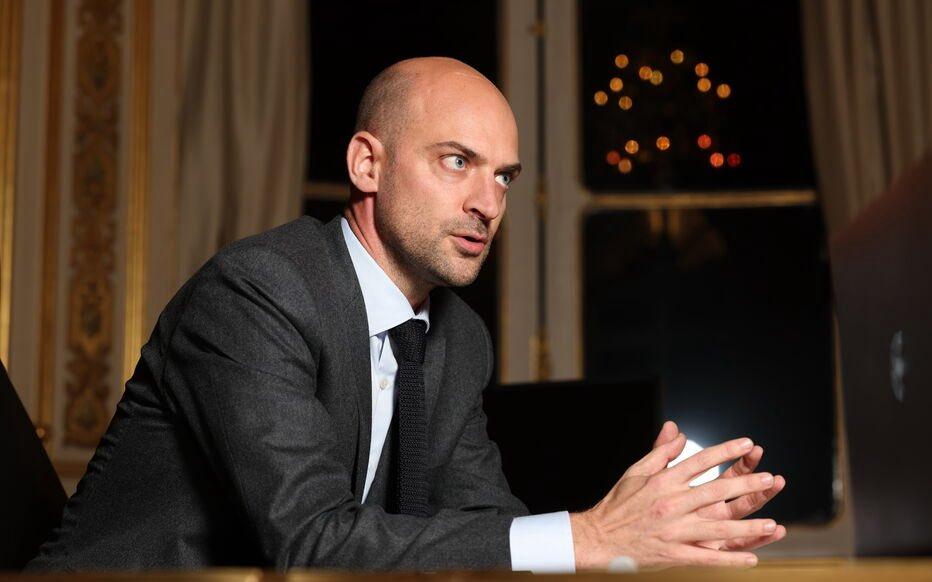 法国外交部长让﹣诺埃尔．巴罗表示，冻结俄罗斯在欧盟的资产"直至必要之时"是一项"