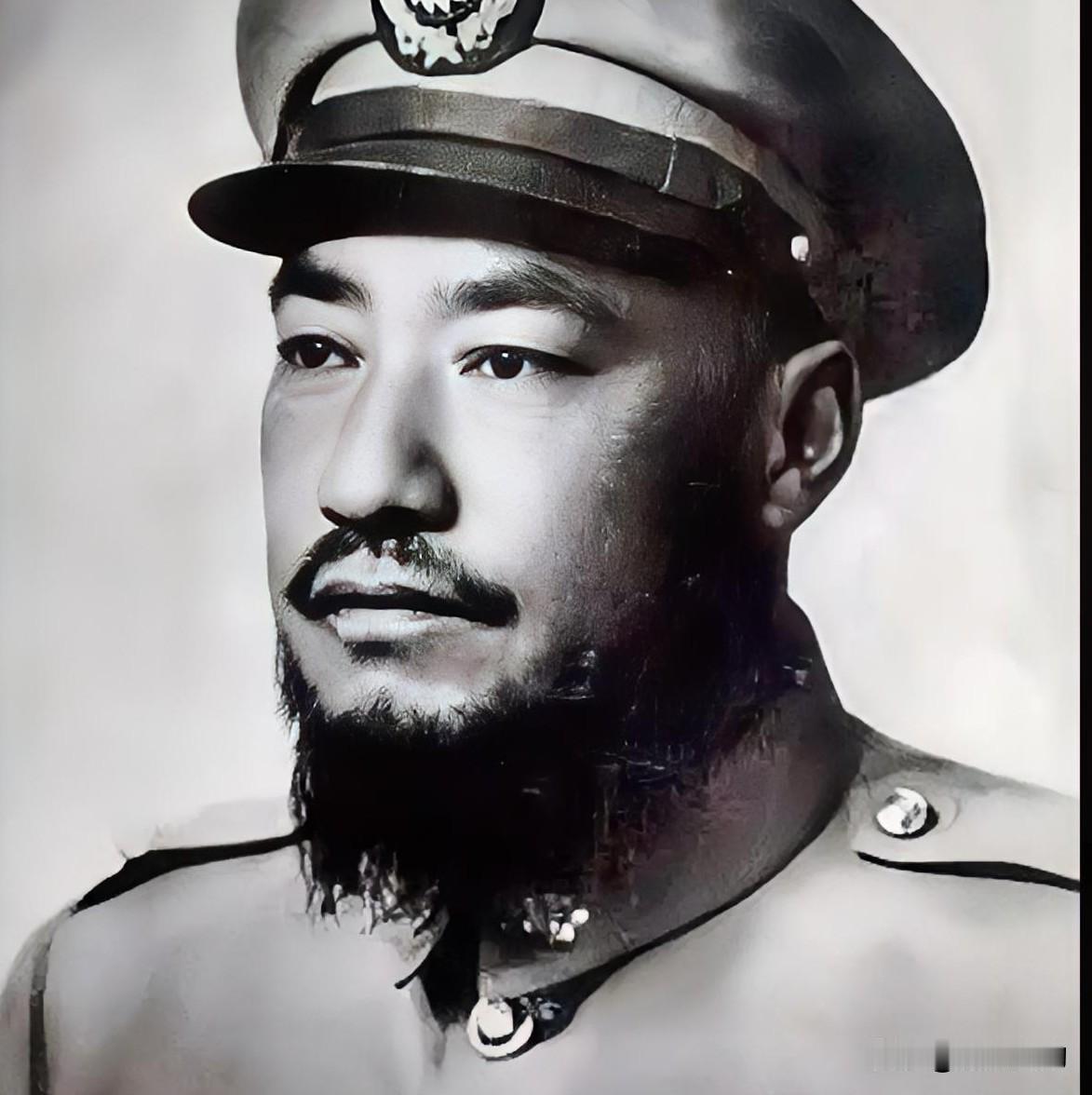 马步芳行贿吴忠信，推脱返回西北作战
 
1949年8月，兰州战役结束，马步芳的青
