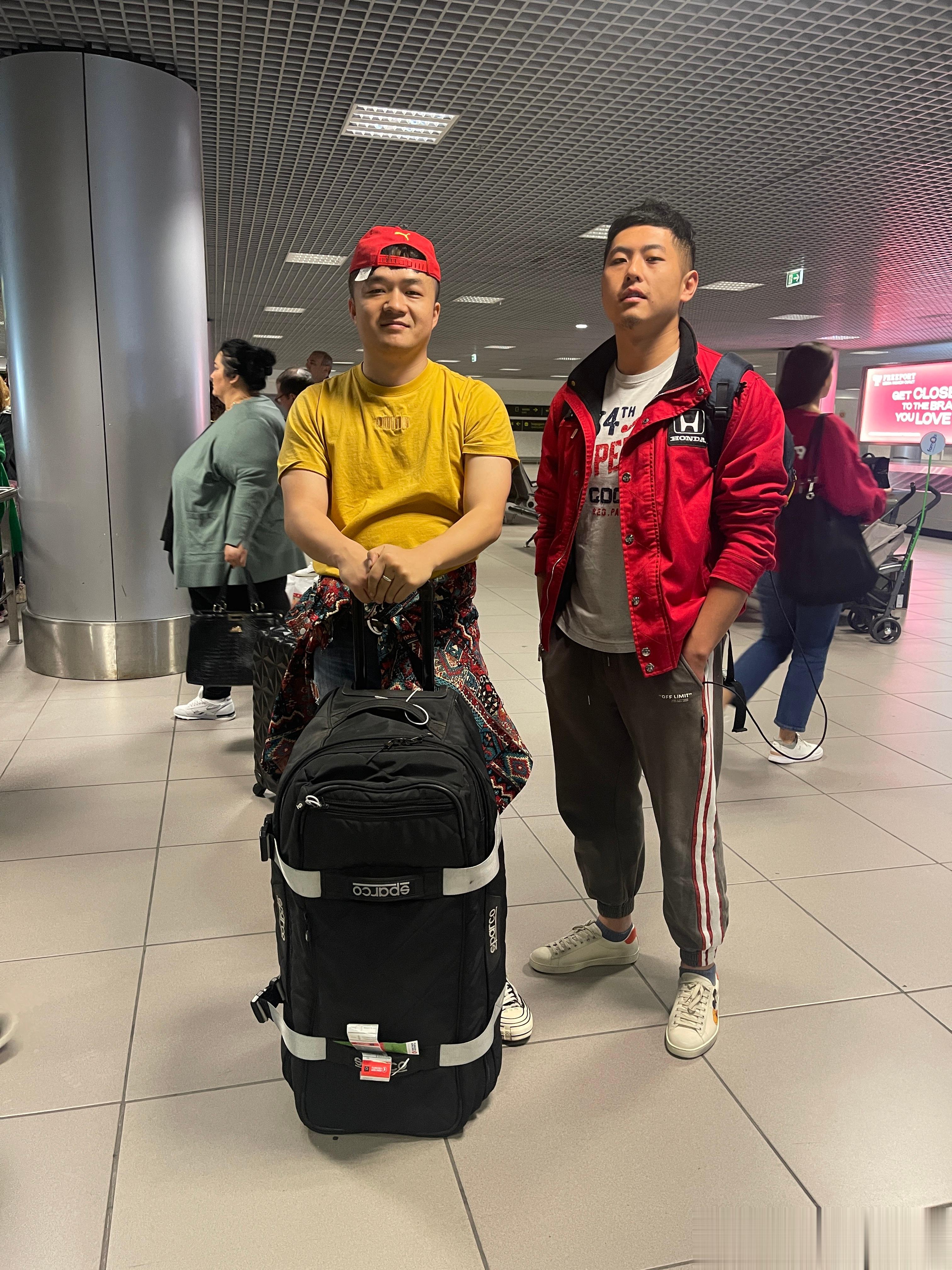 你看看堂主这身装备，不愧是租了992GT3RS跑纽北的男人！ ​​​