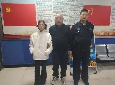 化纠纷解心结，民警深夜温情劝回13岁负气少女

“警察同志，南何社区2号楼下有个