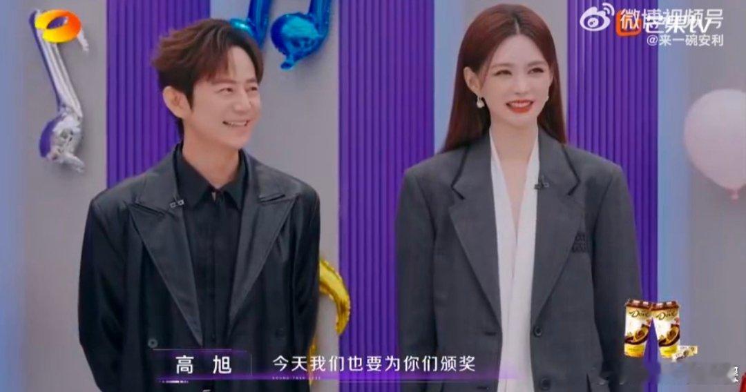 那英给那英颁奖张卓尔一个箭步就去了声鸣远扬没白疼系列！那英对张卓尔的赏识和偏爱，