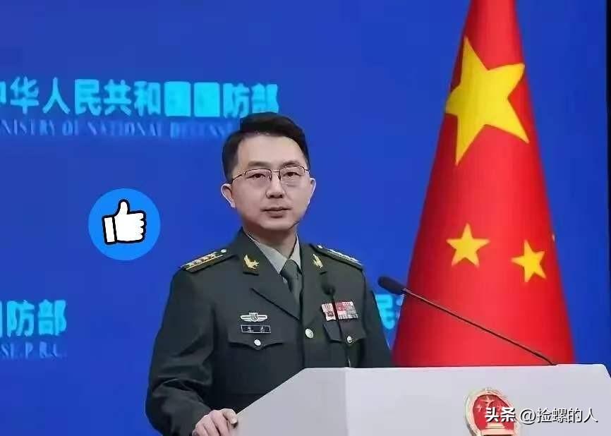 2月28日，正当伊朗局势急转直下、美以发动袭击之际，南海传来重磅行动。
解放军南