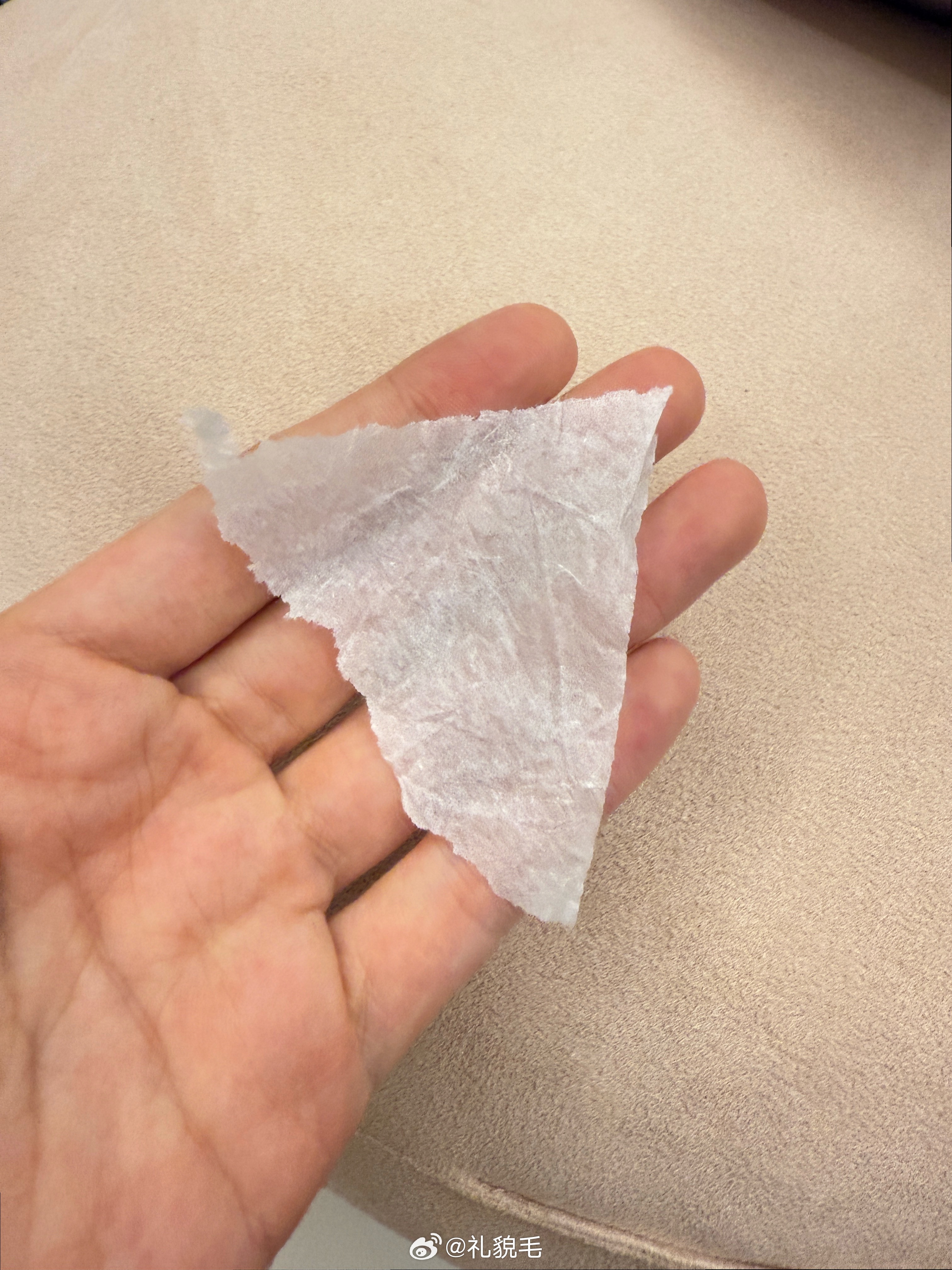 我说球宝这边也太乱了吧？压压说球球什么都不让扔，外卖纸袋都不让扔！球宝居然开始教