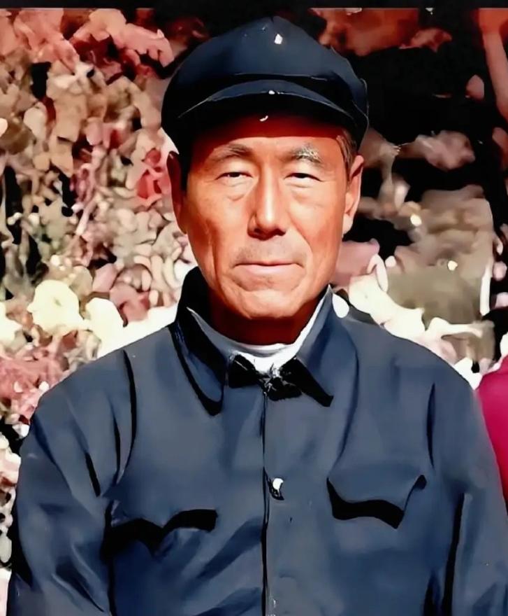 抗美援朝战场上，有个让指挥部头疼的人物，叫董明德。每次派任务，首长都得反复叮嘱一