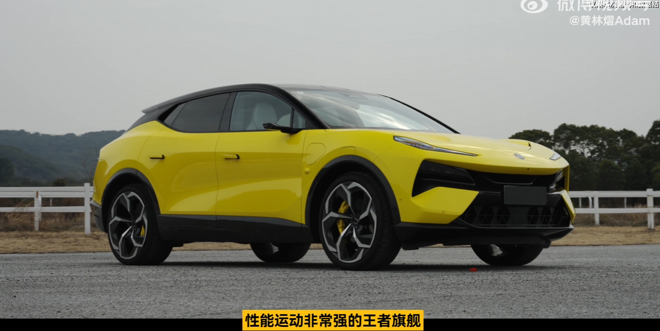 飞坡测试戳破豪华SUV滤镜莲花跑车飞坡瞬间落地、随后急弯入弯，那种“稳”和“果断