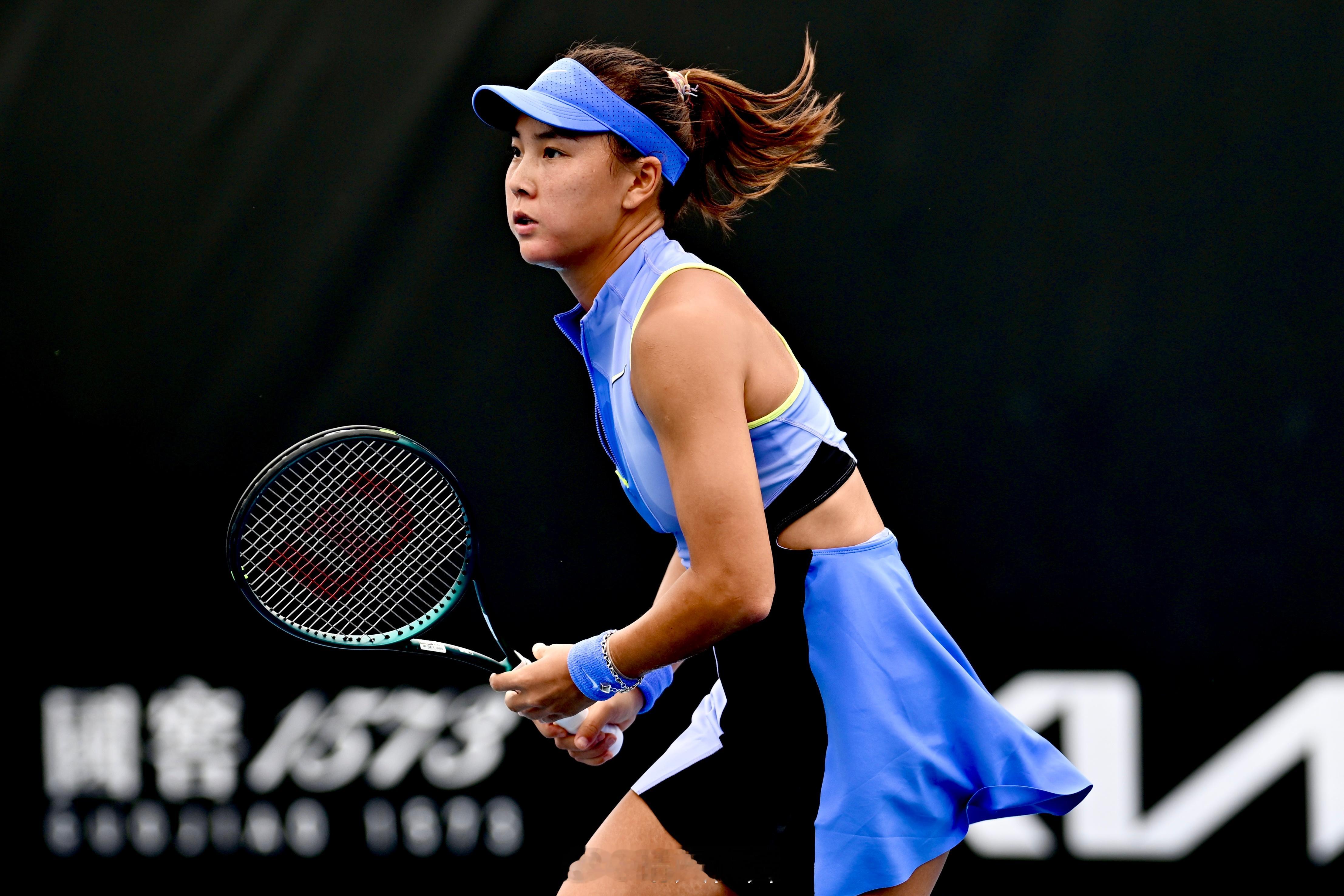 悦悦率先破发，1-0！稳住加油！澳网2026袁悦vs斯瓦泰克