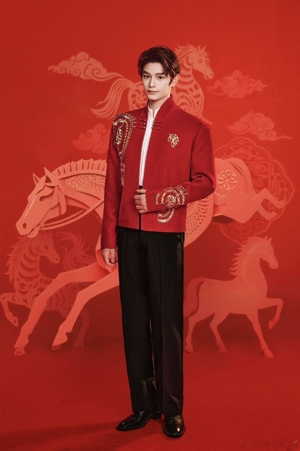 丁禹兮现挂顺口溜介绍春晚节目他的临场反应真的蛮在线的，一会就能看到精彩的舞台，相