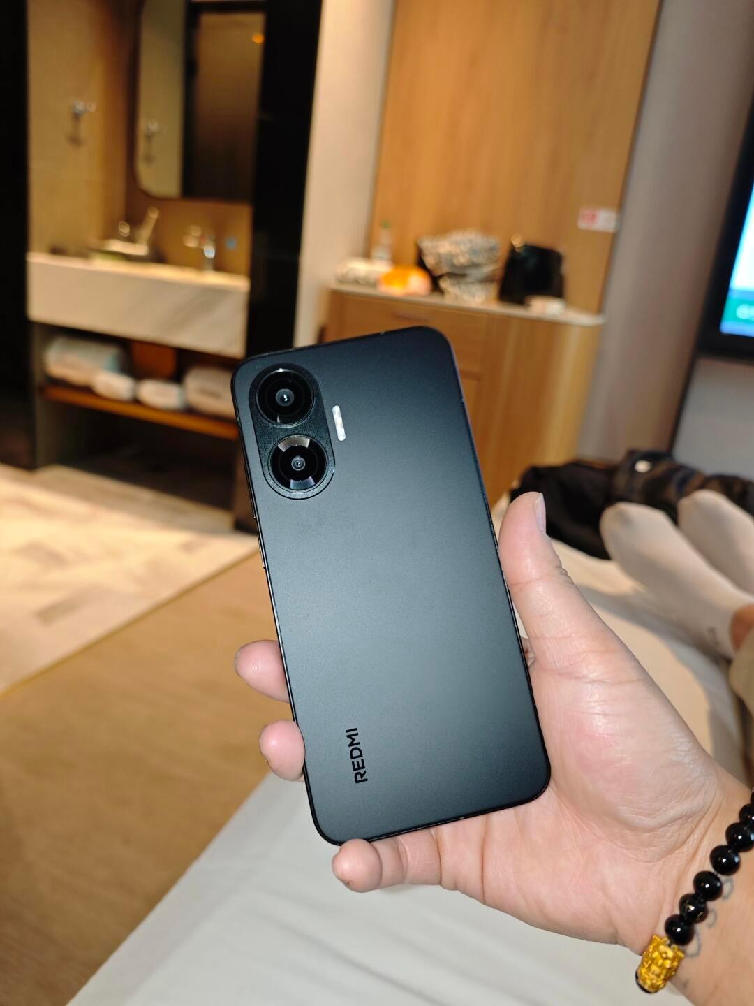 我有个朋友问，把他的红米K40换成 红米turbo4pro，提升有多大？ ​​​